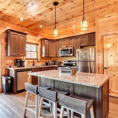 Gatlinburg Cabin With Private Hot Tub By Staycating Zewnętrze zdjęcie