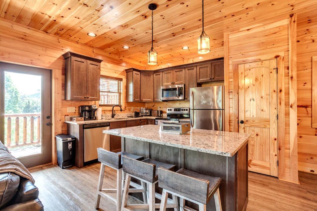 Gatlinburg Cabin With Private Hot Tub By Staycating Zewnętrze zdjęcie