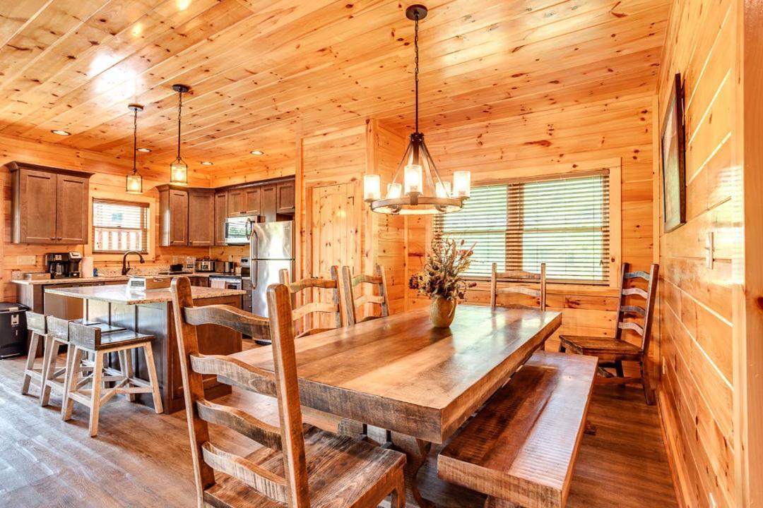 Gatlinburg Cabin With Private Hot Tub By Staycating Zewnętrze zdjęcie