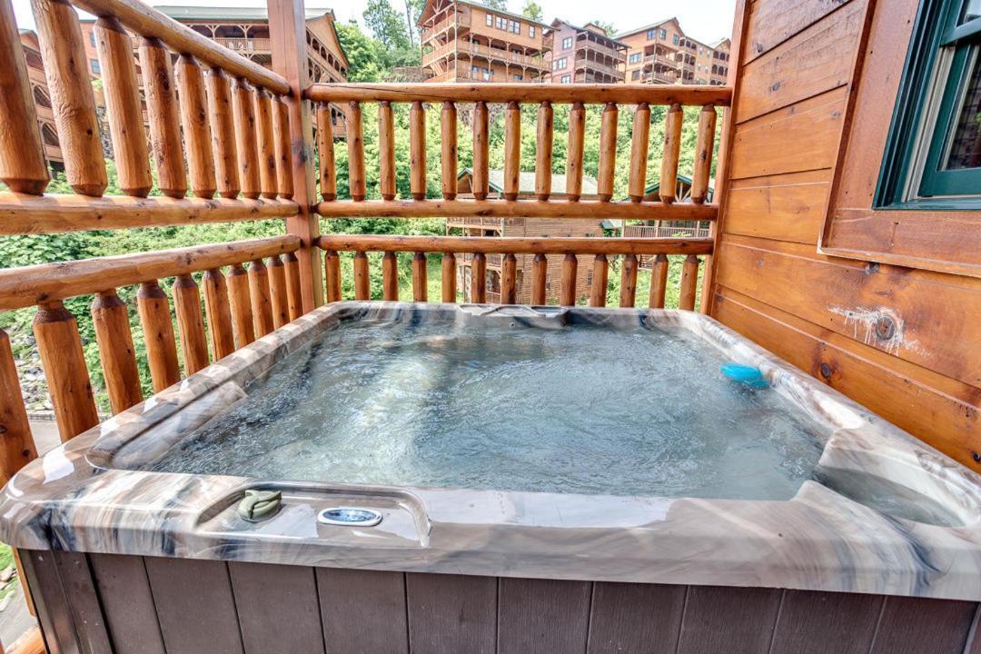 Gatlinburg Cabin With Private Hot Tub By Staycating Zewnętrze zdjęcie