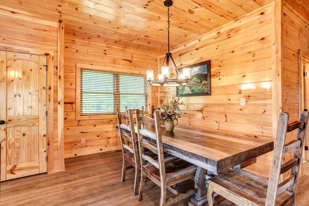 Gatlinburg Cabin With Private Hot Tub By Staycating Zewnętrze zdjęcie