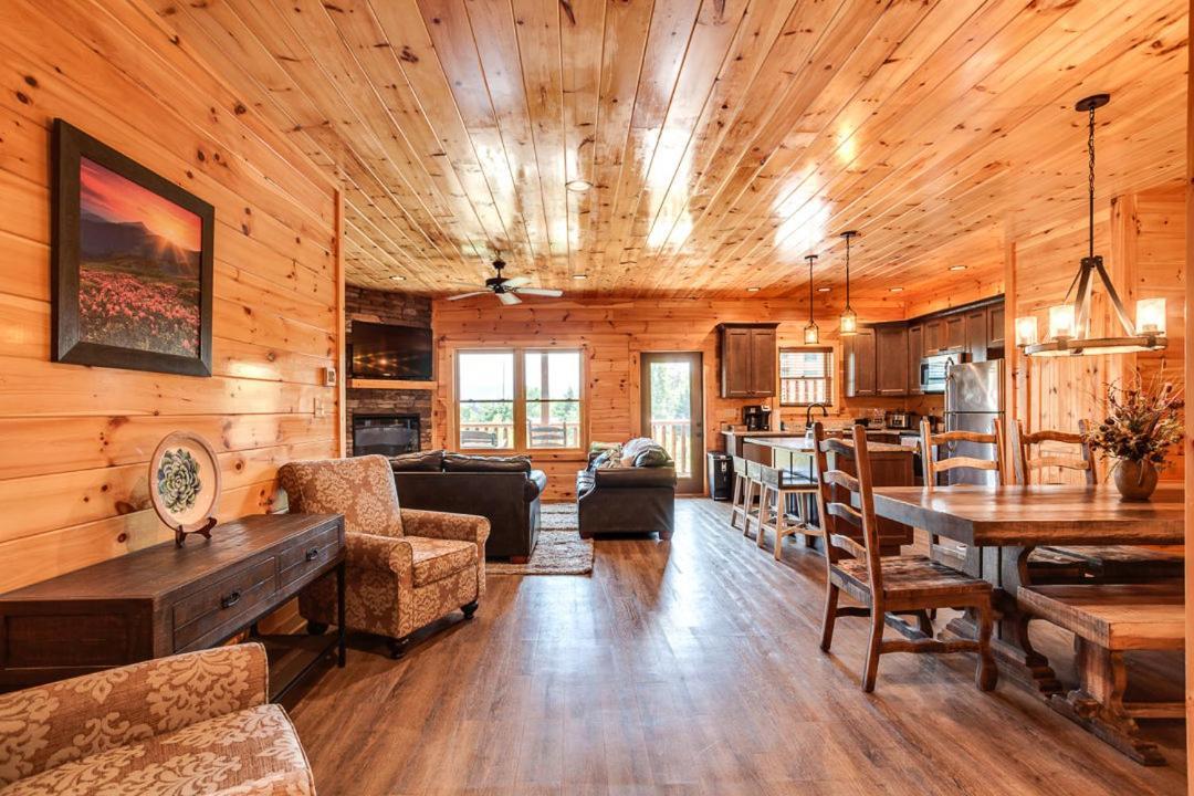 Gatlinburg Cabin With Private Hot Tub By Staycating Zewnętrze zdjęcie