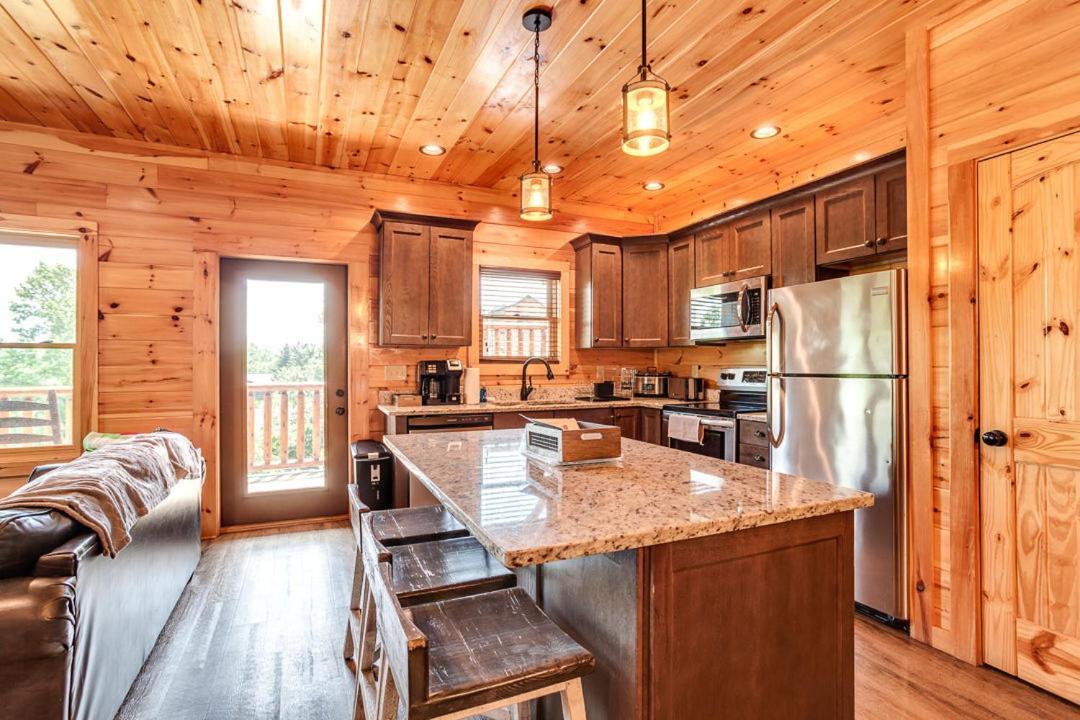 Gatlinburg Cabin With Private Hot Tub By Staycating Zewnętrze zdjęcie